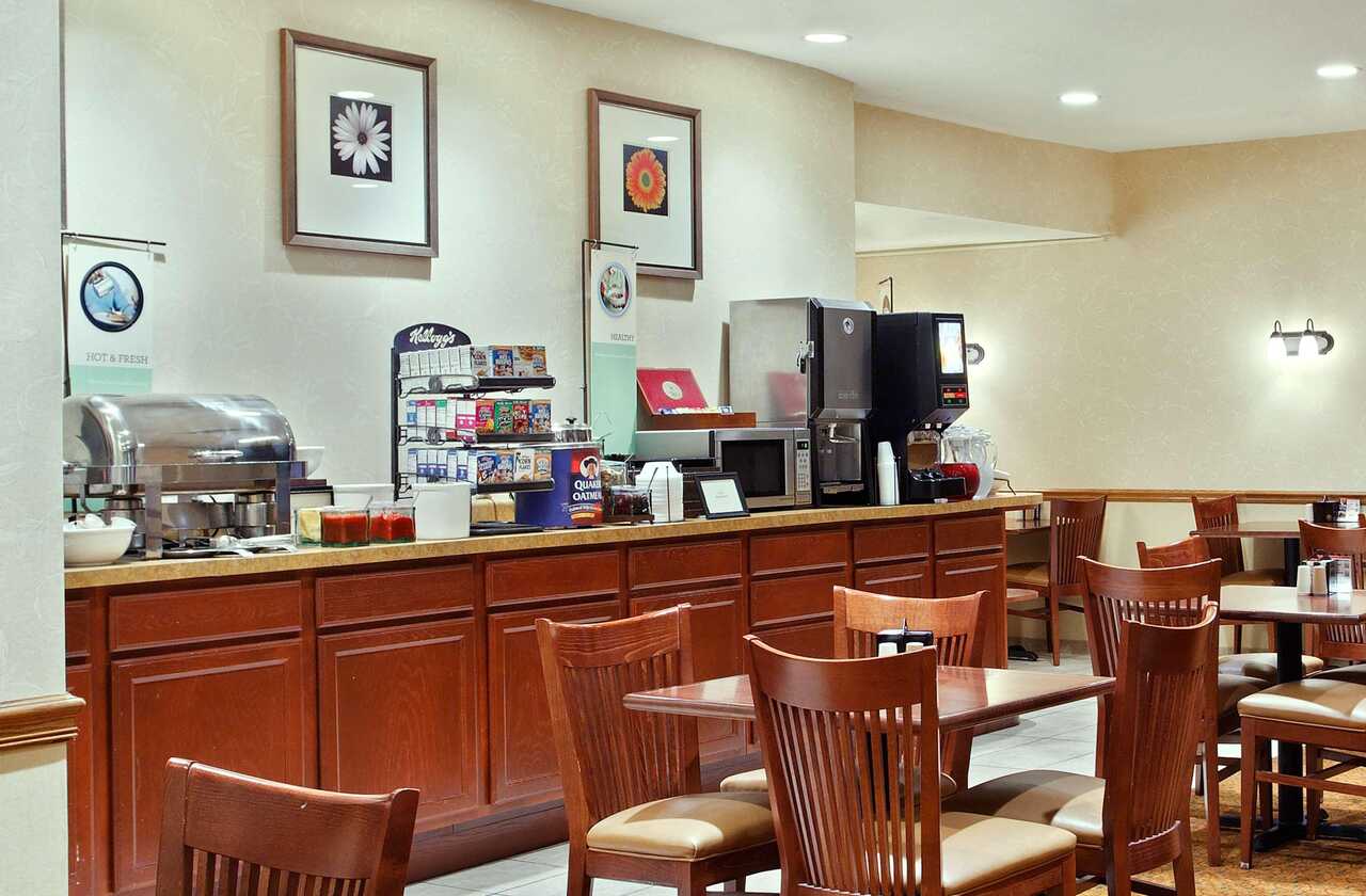 Hickory Point Inn & Suites